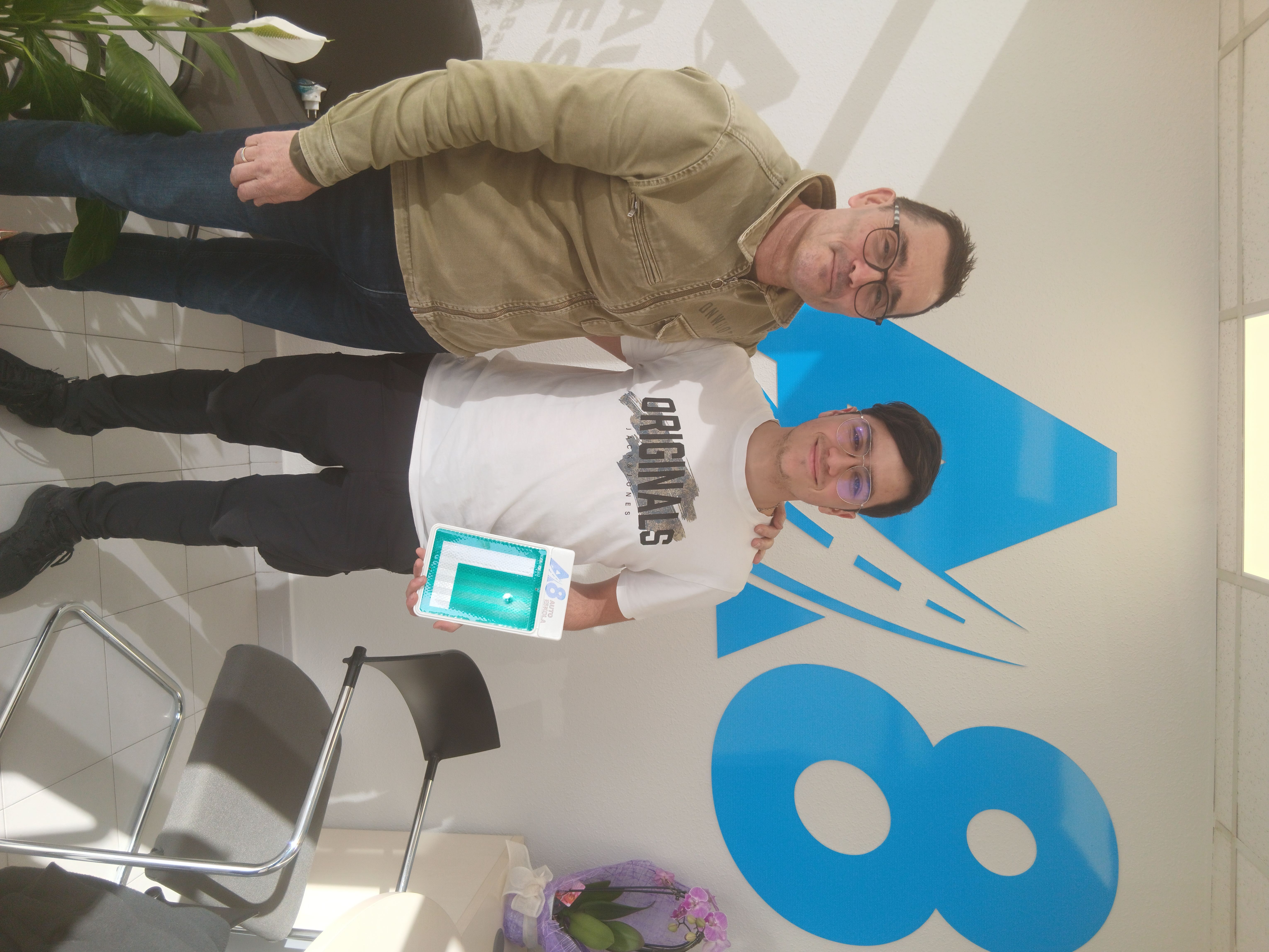 Alumna aprobada en A8 Autoeskola